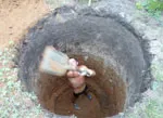 Як викопати зливну яму правильно, враховуючи необхідну глибину